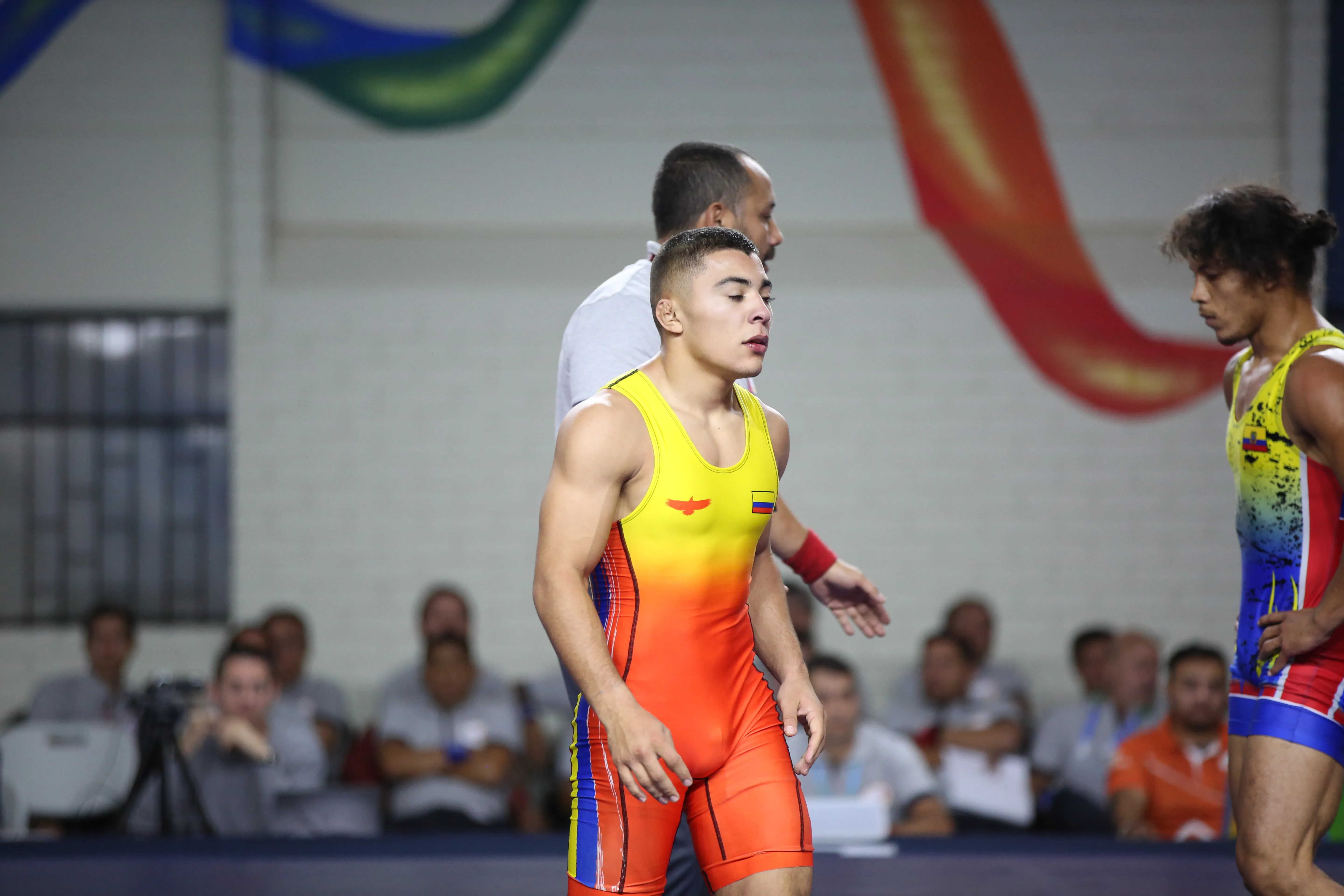 Julián Horta avanza hasta octavos de final del Mundial de lucha