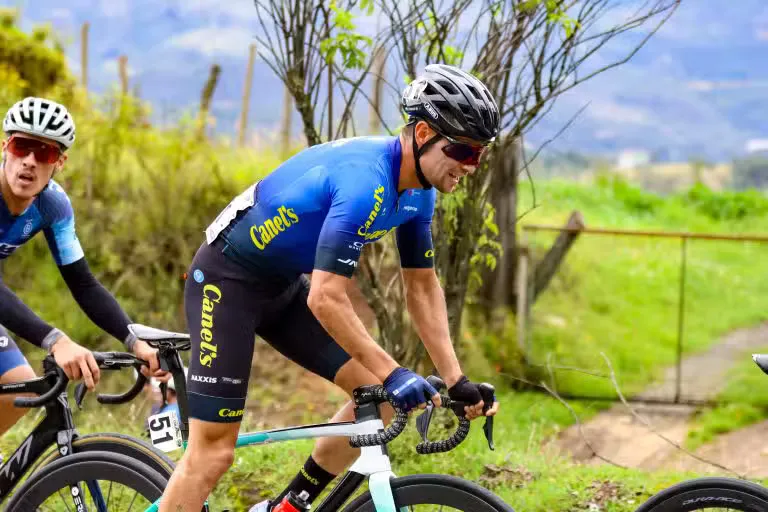 Alexander Gil pierde tiempo y baja en la general de la Vuelta a Costa Rica
