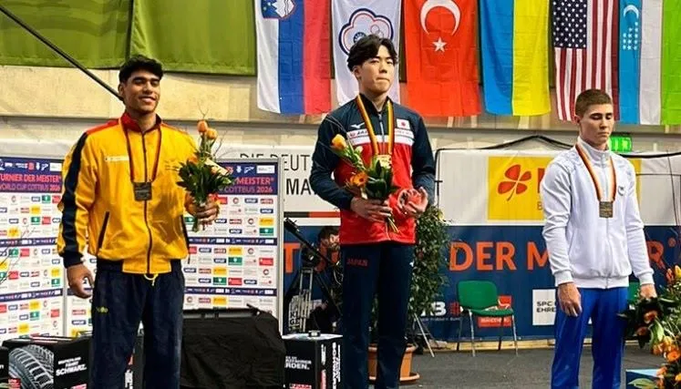 Ángel Barajas conquista la medalla de plata en la barra fija de la Copa Mundo de Cottbus 2026, en Alemania.