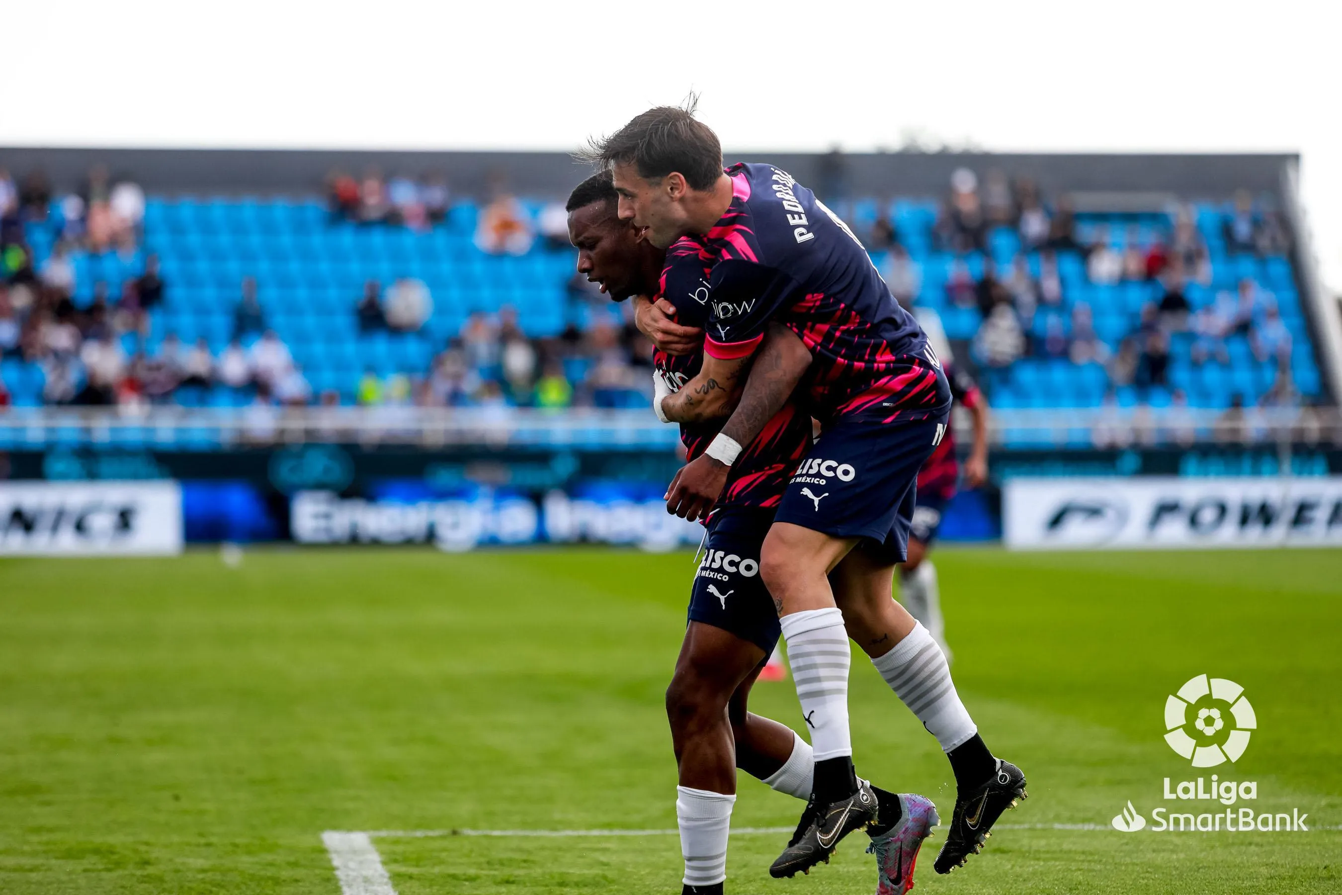 Con un doblete de Juan Ferney Otero, se corta la mala racha de Sporting de Gijón