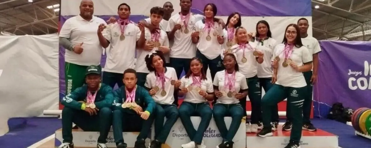 Título mundial en Patinaje artistico; finales juegos intercolegiados; tenis internacional