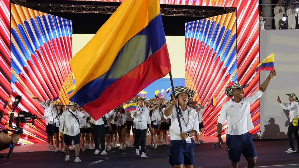 Kevin Quintero y Stefany Cuadrado fueron los encargados de llevar el ‘Tricolor colombiano" en la ceremonia de Inauguración de los XXV Juegos 