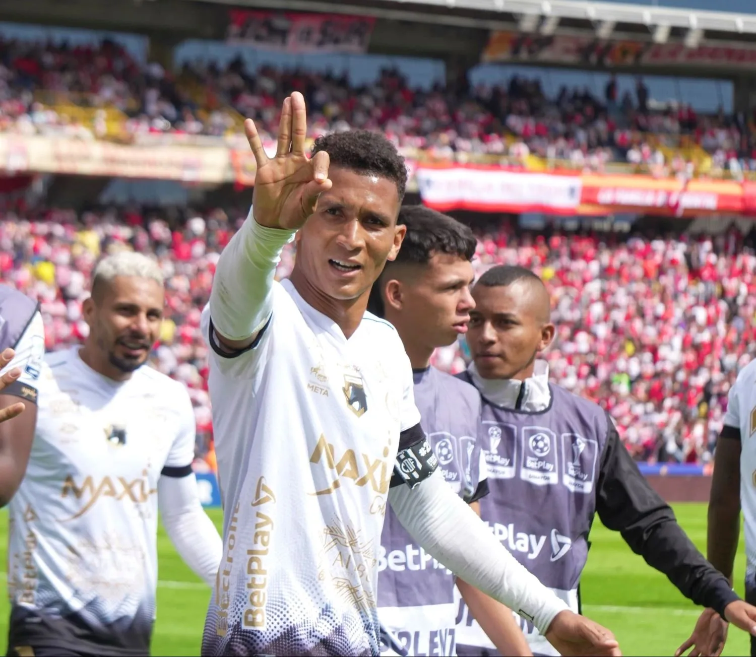 Rotativo del Futbol/ Llaneros sorprende a Santa Fe, Bucaramanga líder firme; Cali clasifica en Copa Libertadores femenina;  ¿Quién reemplazará a Neyser Villarreal en la sub 20 ?; 