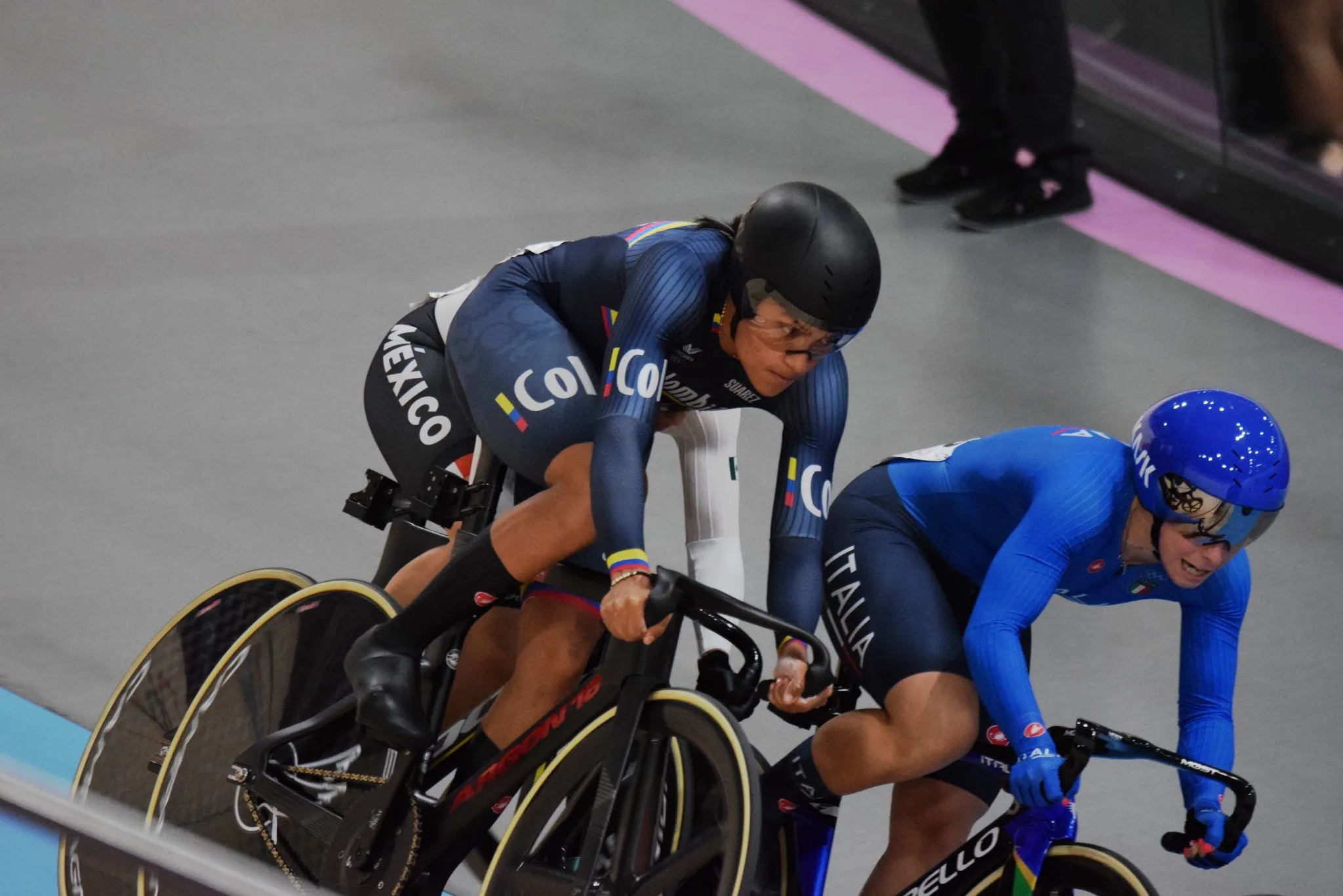 En las pruebas por equipos, Colombia debutó en el Mundial de pista