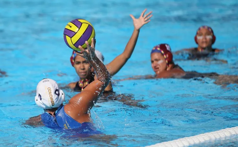 JJCC y del caribe Santo Domingo: El polo acuático inicia con éxito; 475 atletas representan al país; festival de verano Bogotá 2026.
