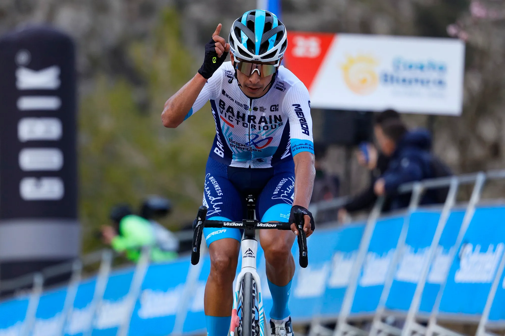 Juan Sebastián Molano y Santiago Buitrago inician su año en el Tour Down Under