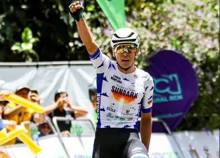 Alejandro Osorio gana la recortada segunda etapa del Clásico RCN en Medellín