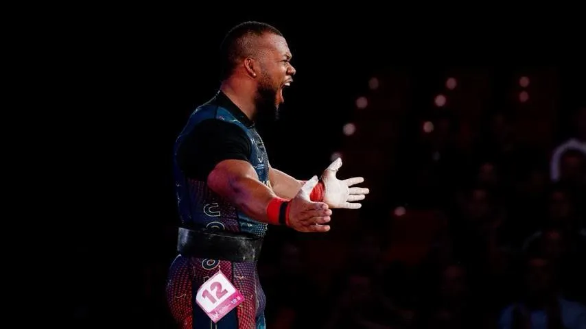 Yeison López en el Campeonato Mundial de Levantamiento de Pesas  conquistó dos  oros y un récord mundial.