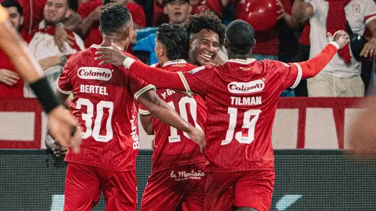 América celebró sus 99 años venciendo a Santa Fe en el Pascual. Gol del debutante Daniel Valencia
