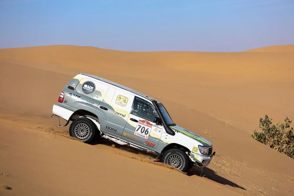 Javier Vélez logra su mejor resultado en el Dakar 2026 y sigue liderando su categoría