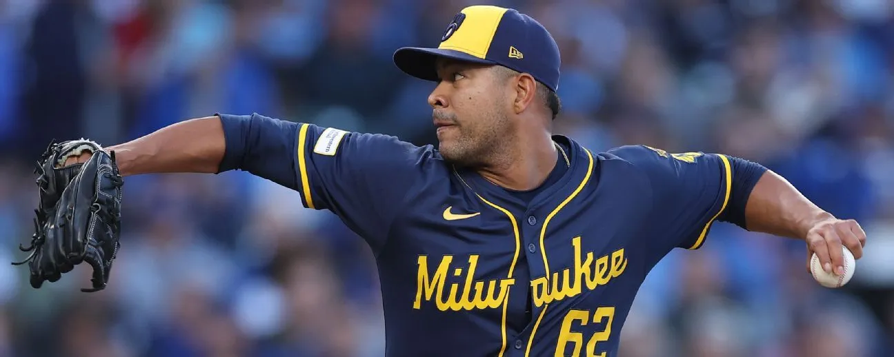 COLOMBIANOS EN LA MLB 	 POSTEMPORADA – QUINTANA REALIZÓ LA APERTURA DEL JUEGO No. 4 DE LA SERIE DE CAMPEONATO.