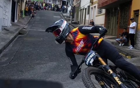 Camilo Sánchez gana el Manizales Downtown Extremo en la Feria de Manizales