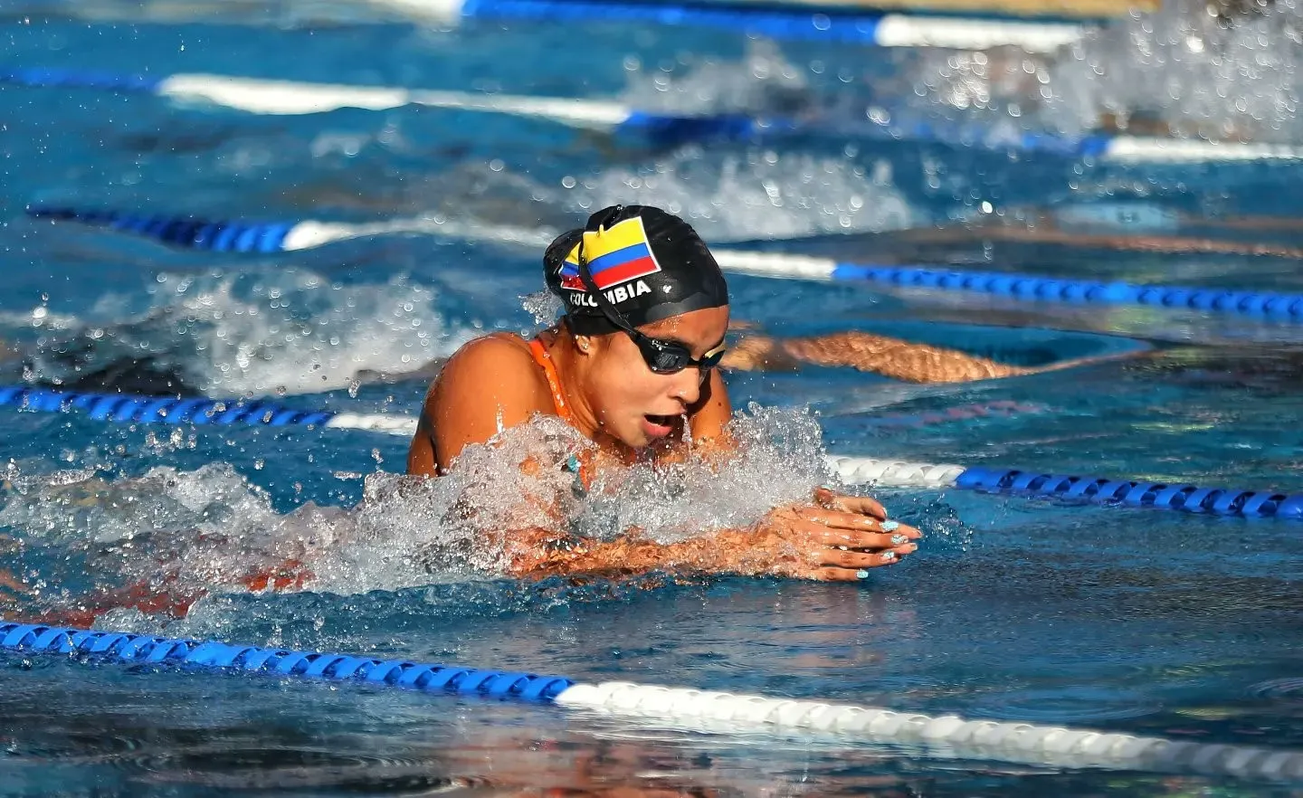 Bolivarianos 2025: triplete dorado de Colombia en natación carreras